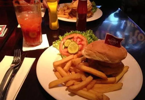 服务型餐饮与产品型餐饮 当代饮食服务的双重奏